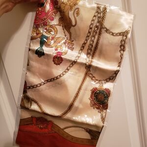 Luxurious Chain and Lion Pattern Scarf